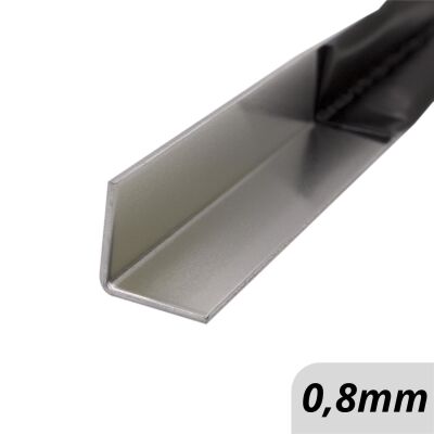 Aluminiumwinkel aus 0,8mm Blech gekantet und mit Sichtseite innen