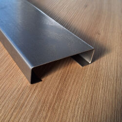 Profil rail C-profil gemaakt van corten staal gebogen tot grootte van 2 mm laken