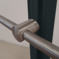 RG01 - Carril de acero inoxidable con 3 barras de llenado y postes en Antracita