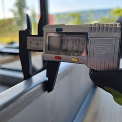 Digital Lightweight Measuring Slide with Measuring Range up to 150mm | Carbon